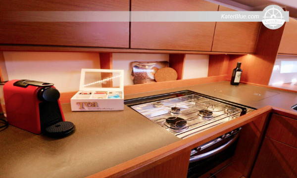 Weekly charter Bavaria vessel Hvar-Croatia