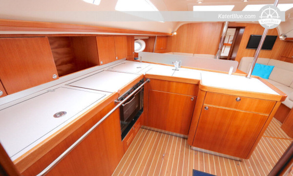 Sewa kapal selama seminggu dengan kapten di Cadiz, Spanyol.