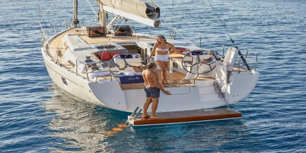 Location de voilier sans équipage de 14 jours dans les Cyclades, au départ d'Alimos, en Grèce.