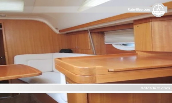 Sewa kapal pesiar Elan di Ibiza, Spanyol.