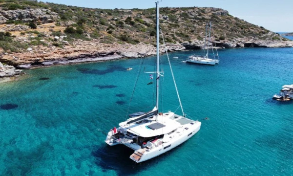 Escapada al Egeo: Odisea de un día en yate en Lavrio, Grecia
