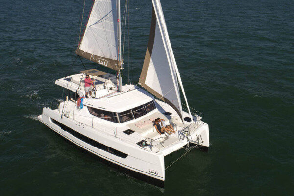 Weekly bareboat charter Cyclades-Greece nautical dream