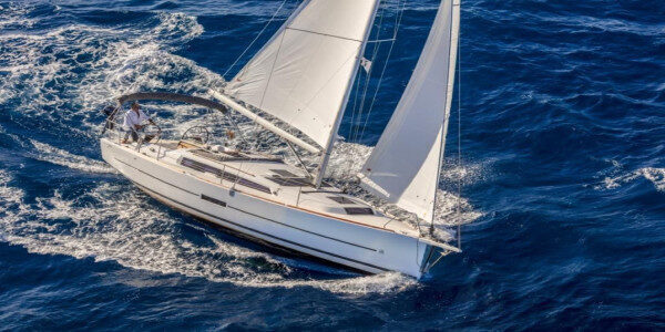 Noleggio barche a scafo nudo di 7 giorni Island Paradise Escape Paxoi, Grecia