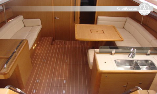 Odissea nell'isola in bareboat charter Spalato-Croazia