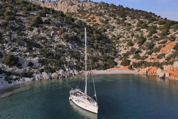 Vela al paradiso in bareboat charter Alimos-Grecia