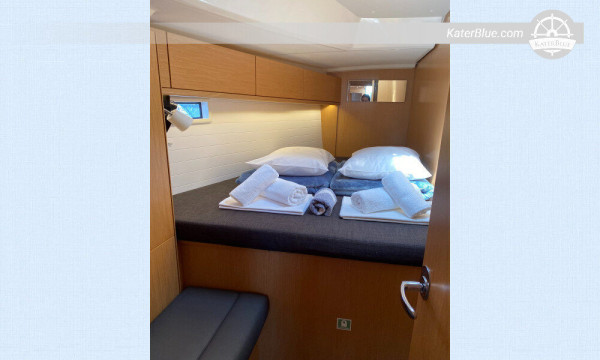 Island bareboat weekly charter Tselevinia-Greece