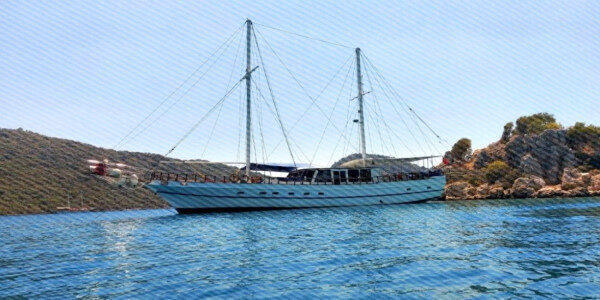 ميثاق فاخر أسبوعي على طول خليج جوكوفا في ياليكافاك ، تركيا