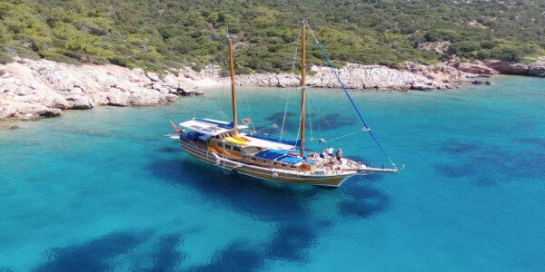 Charter settimanale con skipper nel Golfo di Hisaronu a Yalikavak, Turchia