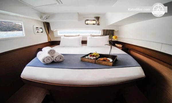 Lagoon vessel weekly charter Agistri-Greece