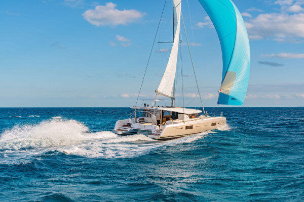 Explorez les îles grecques avec une croisière hebdomadaire à Alimos