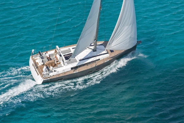 Explorez les îles grecques avec une croisière hebdomadaire à Alimos