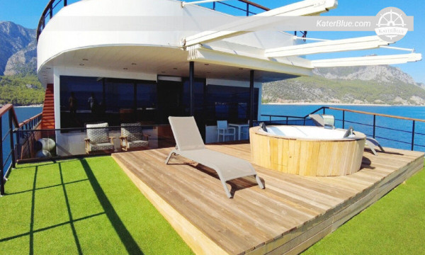 Noleggio settimanale di yacht a motore ultralusso a Bodrum, Turchia