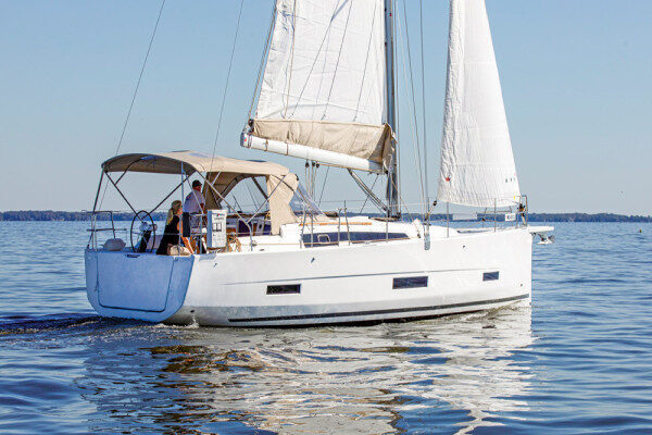 Dufour Yachts propose des locations à la semaine à Céphalonie (Grèce).