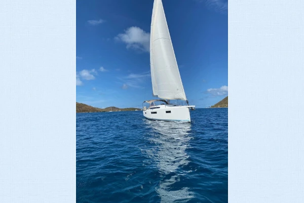 Sailing yacht charter Chatham Bay-St Vinvent