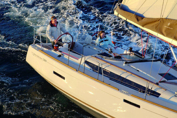 Barche a scafo nudo settimanali disponibili Egina-Grecia