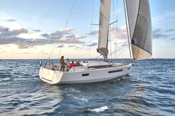 Charter settimanali in bareboat accessibili Syros-Grecia