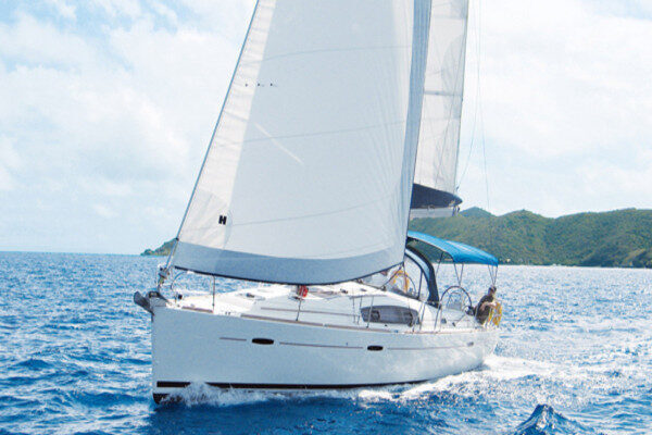 Luxury bareboat weekly charter Tobago Cays Grenada