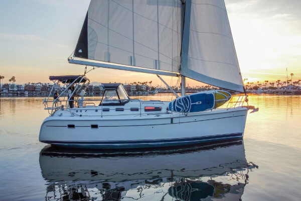 Weekly bareboat charters Pittwater Australia