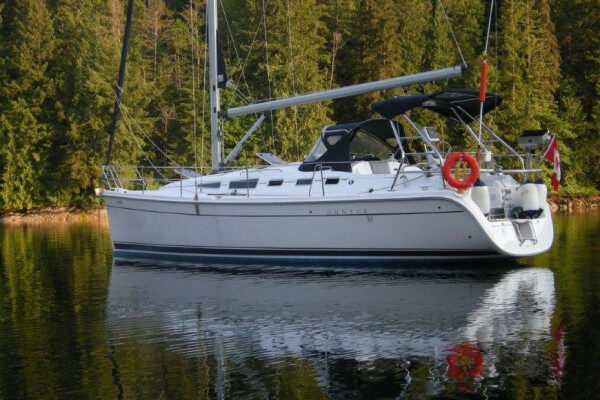 Weekly sailing yacht charter Akuna Bay Australia