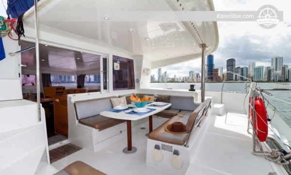 Luxury vessel skippered day charter Cartagena Colombia