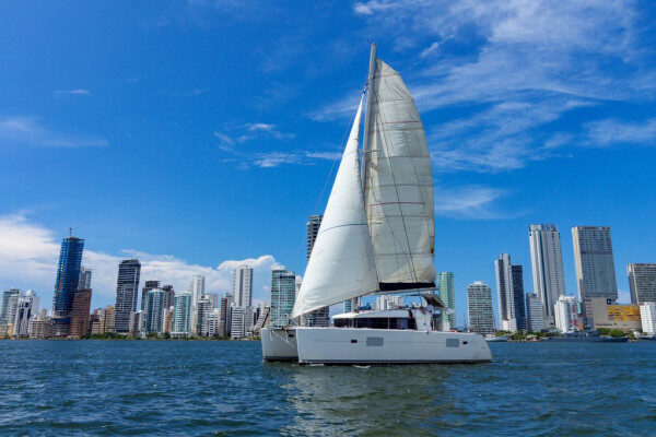 Luxury vessel skippered half day charter Cholon Colombia