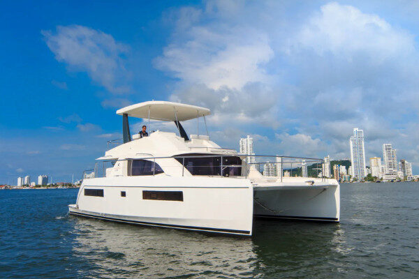 Leopard catamaran skippered day charter Cholon Colombia