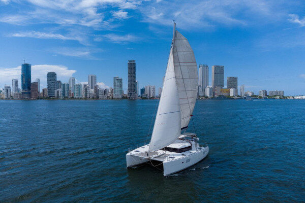 Luxury vessel skippered day charter Cartagena Colombia