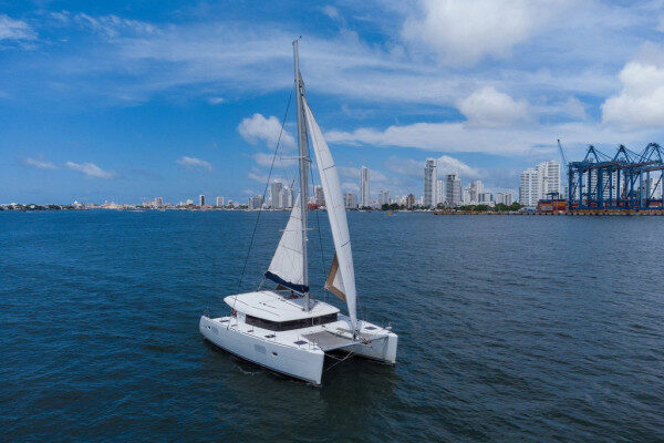 Luxury vessel skippered half day charter Cartagena Colombia