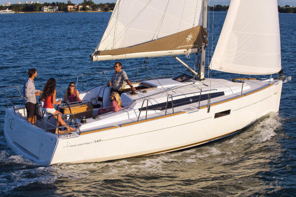 Luxury half day charters offer Cholon Colombia