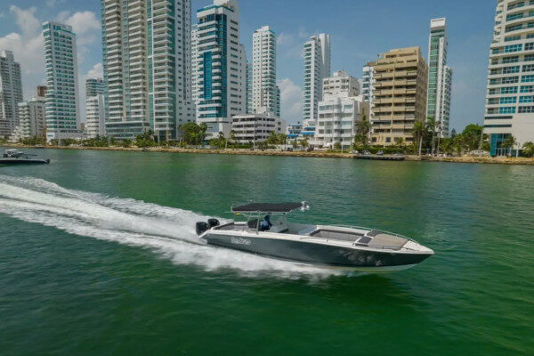 Skippered motor boat day charter Baru Island Colombia