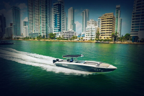 Skippered motor boat day charter San Martin Colombia