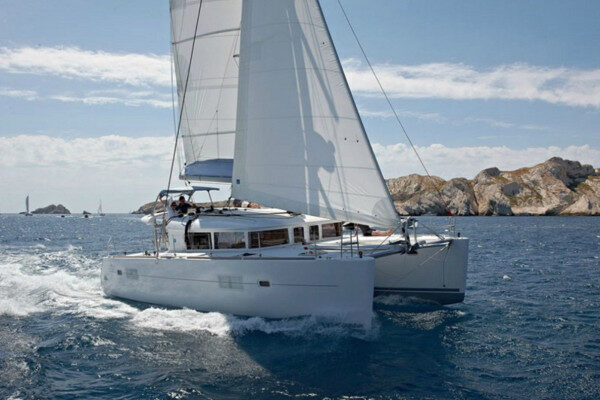 Skippered catamaran day charter Cholon Colombia