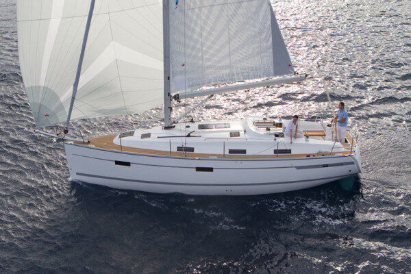 Sailing yacht private day charters Cholon Colombia