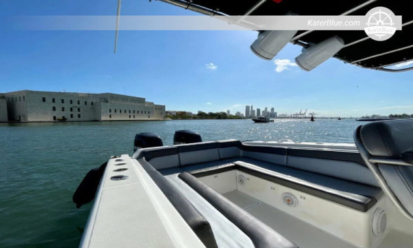 Skippered motor boat day charter San Martin Colombia