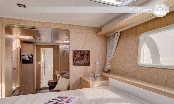 Skippered catamaran day charter Cholon Colombia