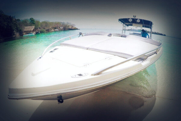 Skippered motor boat day charter Tortuga Island Colombia