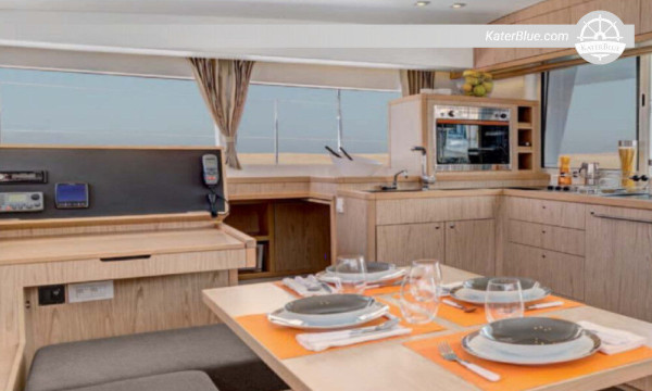 Skippered catamaran day charter Cholon Colombia