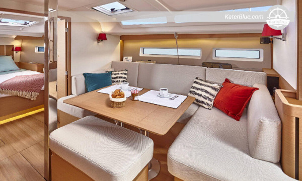 Sailing yacht weekly charters Whitehaven Beach Australia