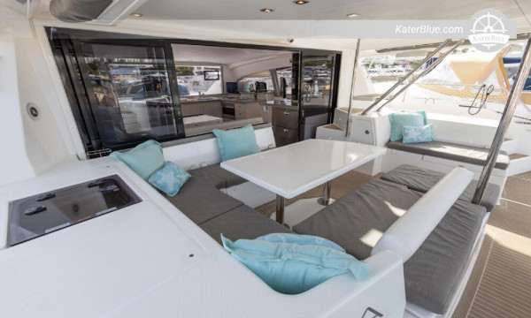 Skippered catamaran charter Isla Grande Colombia