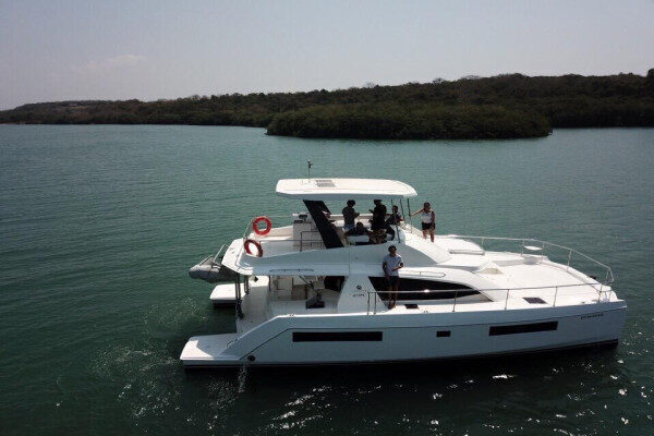 Skippered catamaran charter Baru Island Colombia