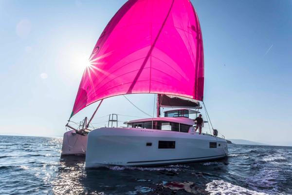 Skippered day charters offer Savior Brazil