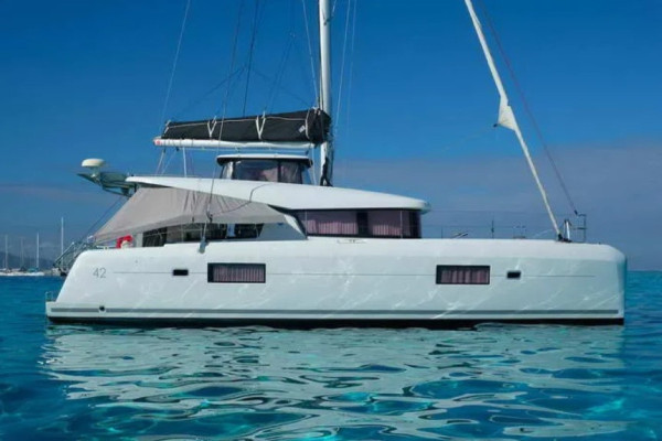 Katamaran dagcharter erbjuder Gozo Malta