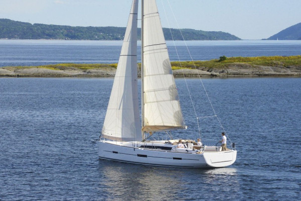 Dufour yacht tilbyder dagcharter i Royal National Park, Australien