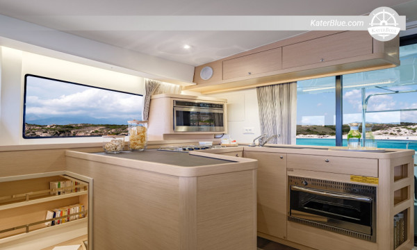 Dagcharter av katamaraner i Lagoon, Ramla Bay, Malta