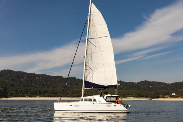 Skippered catamaran charter Gili Trawangan-Island Indonesia