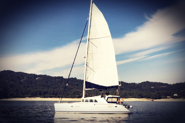 Luxury catamaran day charter Komodo-Island Indonesia