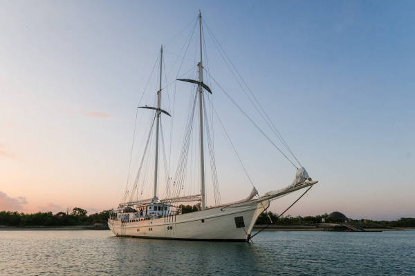 Luxury woode catamaran charter Banda-Sea Indonesia