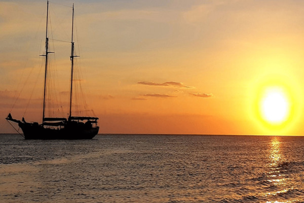 Luxury woode catamaran charter Pulau-Satonda Indonesia