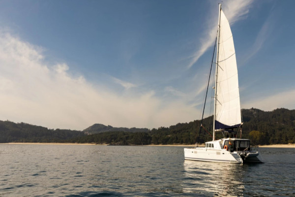 Luxury catamaran day charter Nusa-Penida-Island Indonesia