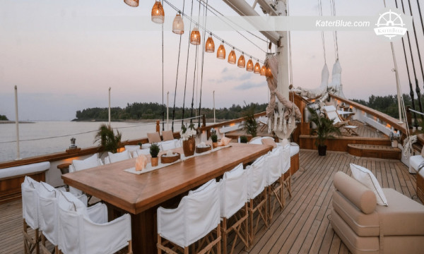 Luxury woode catamaran charter Banda-Sea Indonesia